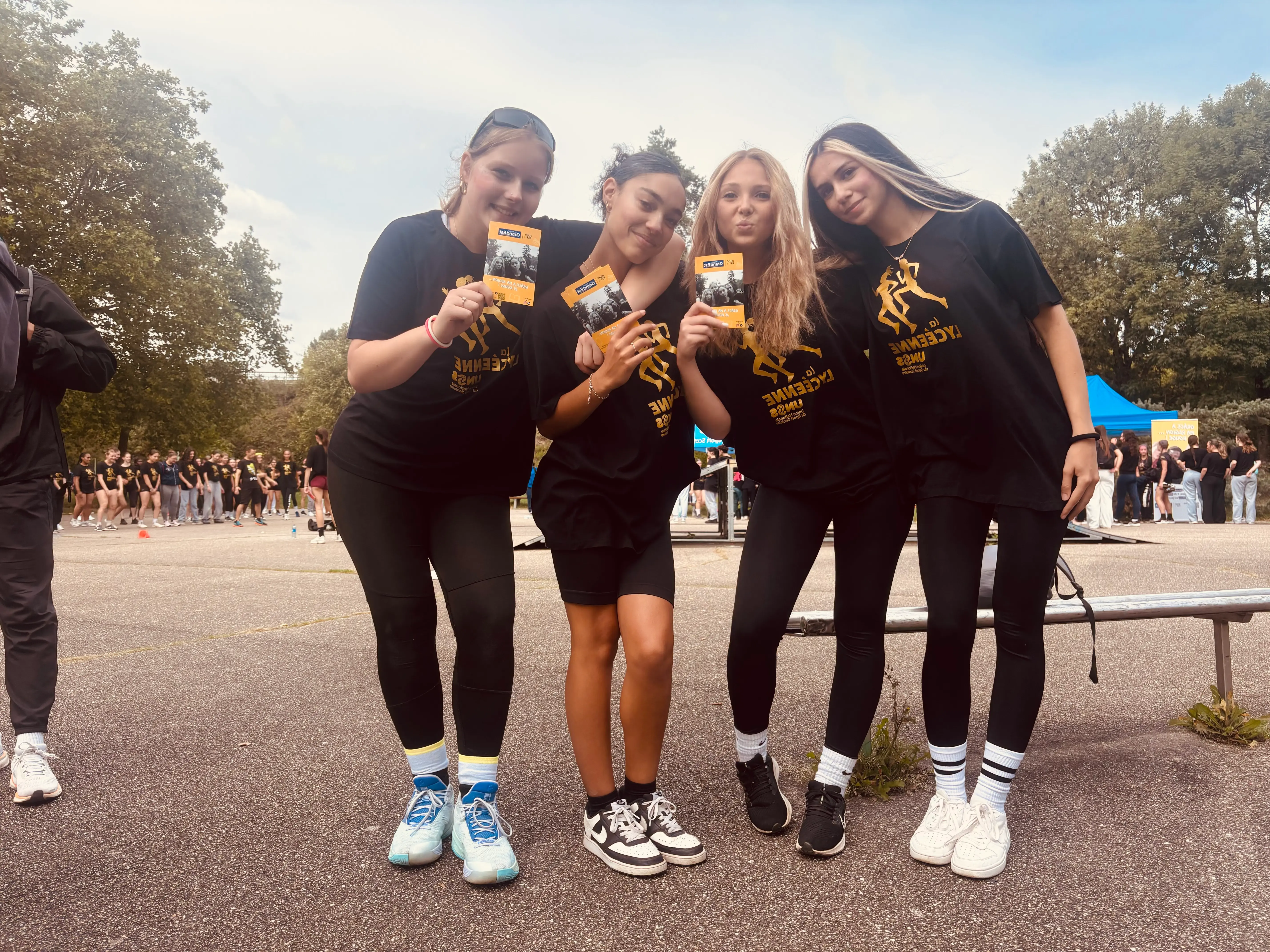 Élèves posant à un événement UNSS