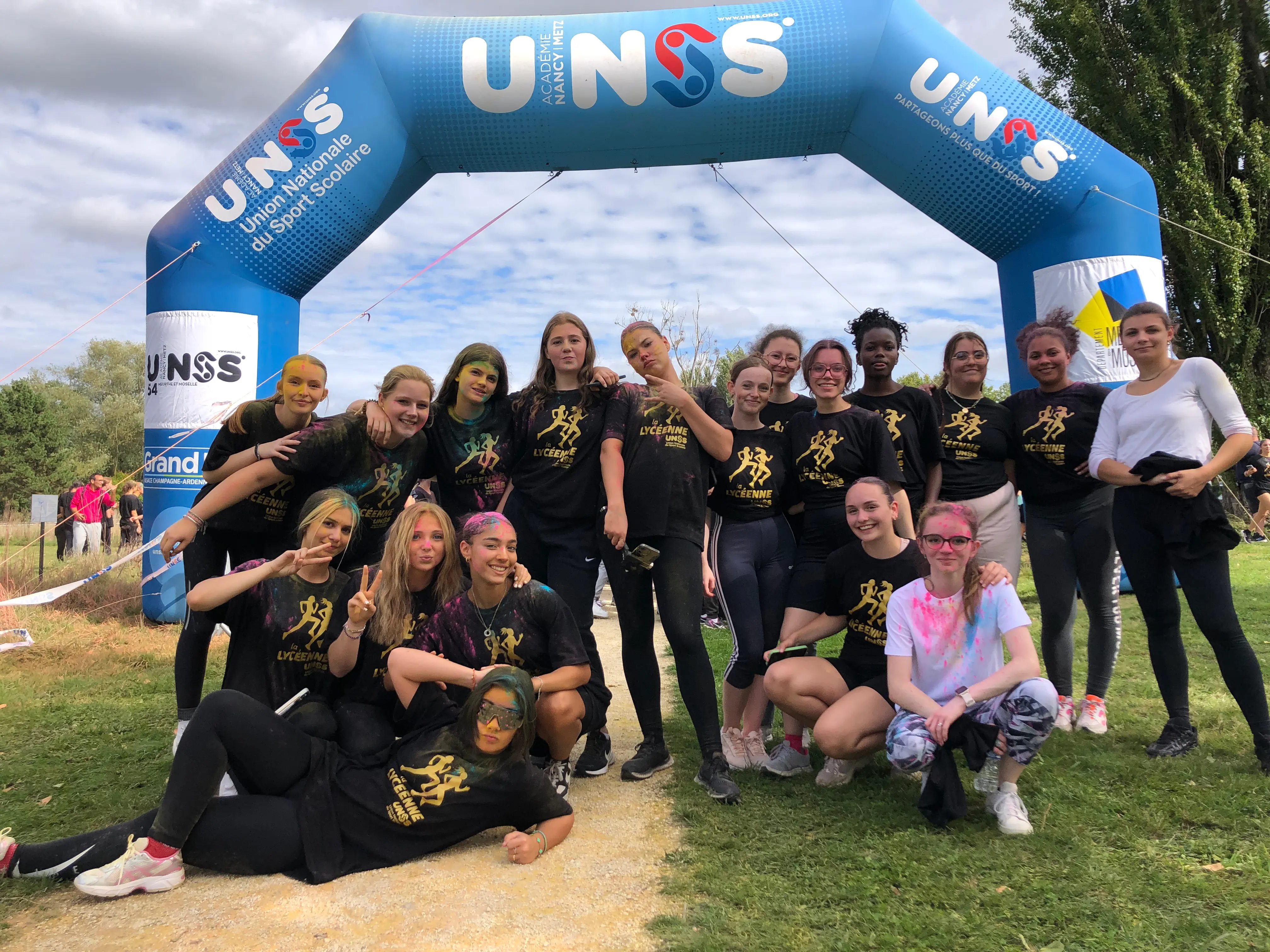 Groupe d'élèves lors d'une journée sportive UNSS